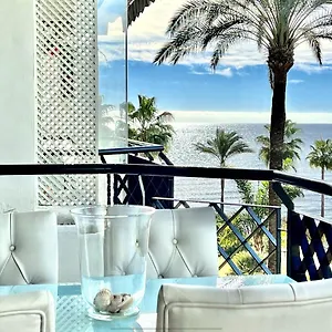 https://mi-capricho-beachfront-d2-apartment-with-sea-views.1costadelsol.com