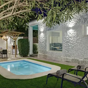 https://villa-conchita-by-seric15-walking-to-the-beach.hotelsinnerja.org